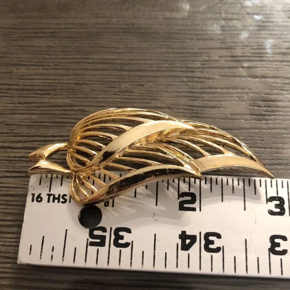 Vintage Goldtone Leaf Cluster Pin